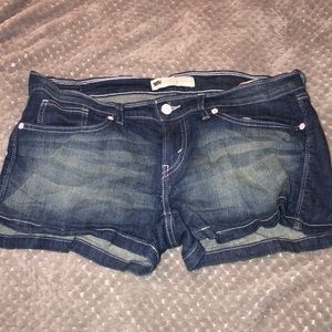 Levi’s dark blue denim star pocket shorts
